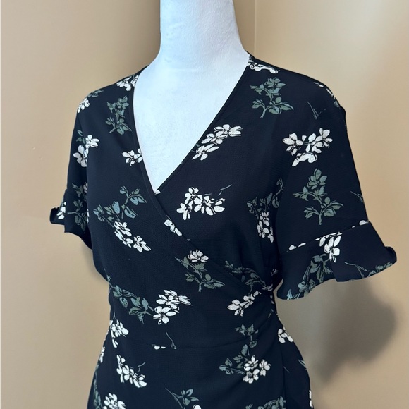 Vero Moda Black Midi Wrap Dress with White Floral Print - Picture 2 of 6